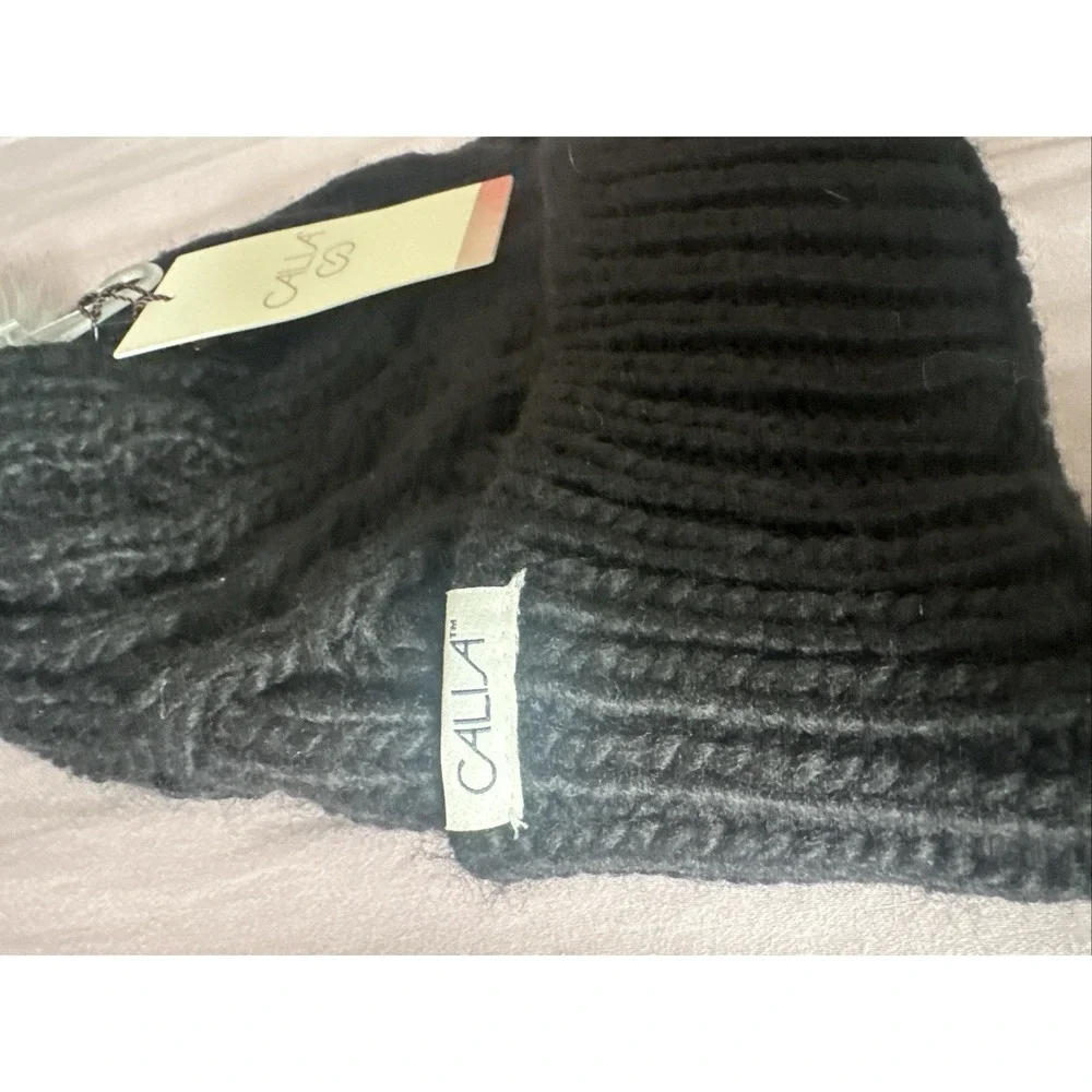 CALIA By Carrie Underwood Women O/S Cable Knit Beanie Faux‎ Fur Pom-Pom Black